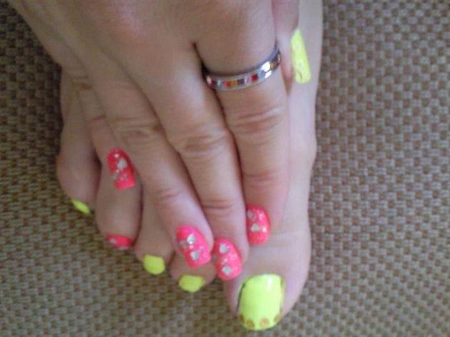 pink hand yellow feet nails