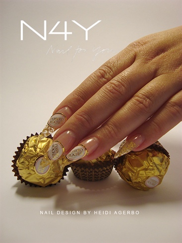 Gold foil on natural nails.. Looks like Ferrero Rocher 😂 : r/Nailpolish