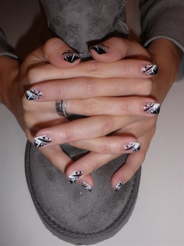 beautiful manicure with black and white