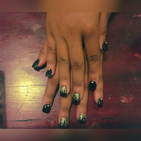 Black And Gold Nails 