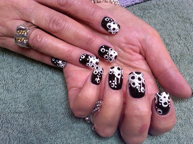 Cheryl&#39;s bubbling nails