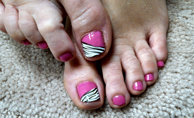 pink zebra toes