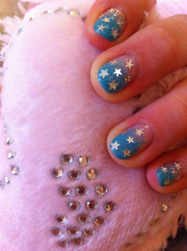 Gradient Blue Nails