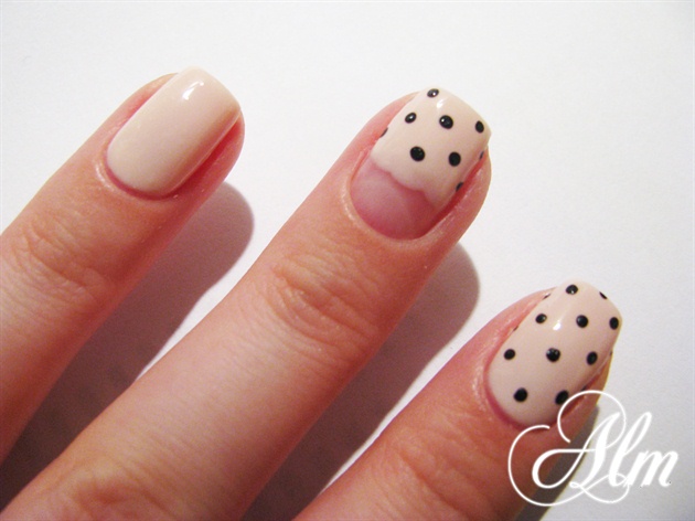 Then make some black dots on random 3 nails ^^