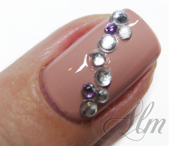 Then place some silver and purple diamonds on one or two of Your nails ^^ On the rest You can add one diamond ^^ Top Coat and You're done ✵