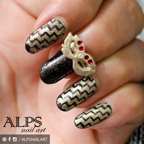 Zigzag Chevron nail art by Alpsnailart
