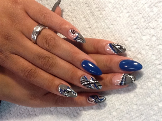 Almond shape mix of grey and blue - Nail Art Gallery