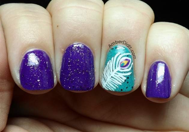 Peacock Feather Accent Nail 