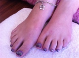 colour acrylic toes