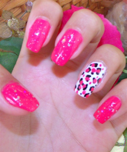 Glamurous Pink and White Leopard