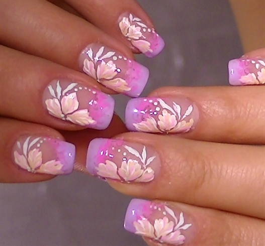 delicate nail art,sweet flower design