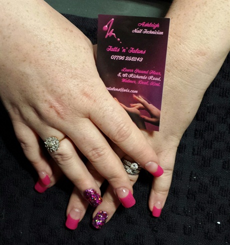 Fuchsia Pink Tips With Glitter Accent Finger xx 