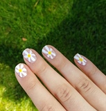 Daisy nails 💫💫💫
