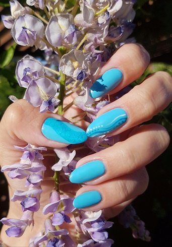 Blue nail design 