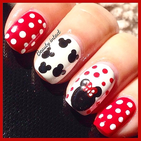 Minnie Mouse nail art
