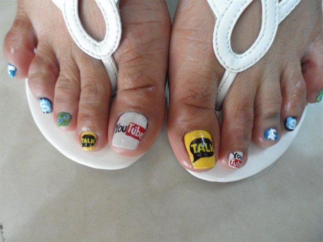 Social Networking Toes