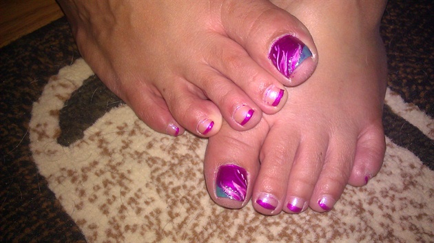 magenta toes (Inspired by Anart