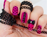 Polka dots and chunky chain accent