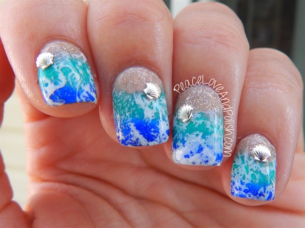 Ocean Water Seashell Nails