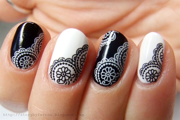 Black &amp; White Lace Water Decals Nail