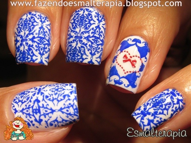 Blue &amp; White Arabesque Stamping Nail