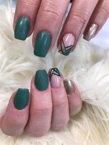 Matted Green With Gold Accent Nail