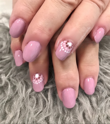 Outlined Moon Accent Nails