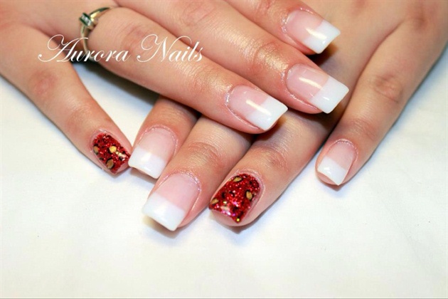 French With Accent Nails 