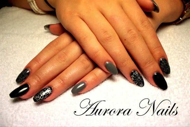 Aurora Nails 