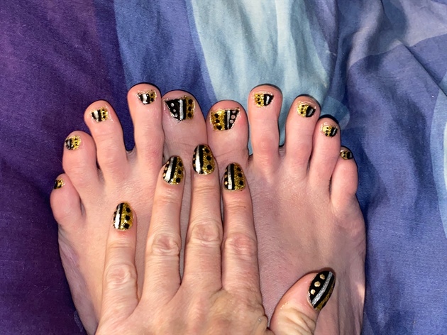 Abstract Art Deco for 2020--Toes 