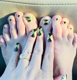 Eire&#39;s Green and Gold Pearls--Toes 