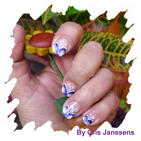 nail art purple butterfly