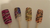 Zebra nail art 