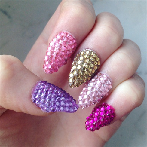 showy nails