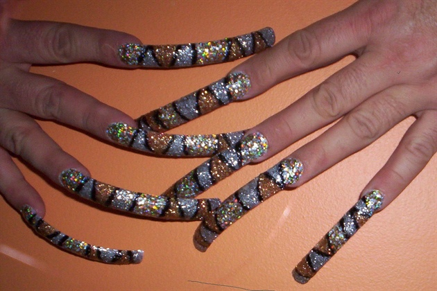 Tigress 3 inches sparkling nails
