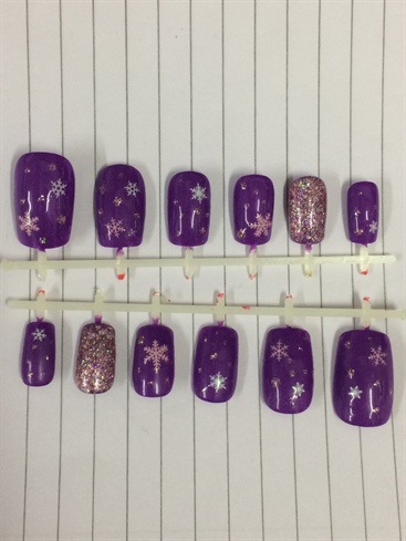Purple Xmas Nails 