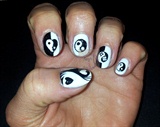 Yin Yang nail art