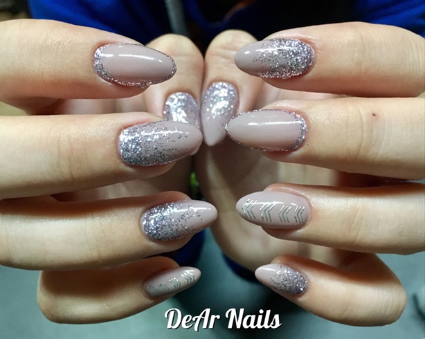 Almond Glitter Fade Nails 
