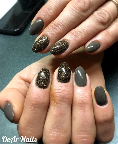 Glitter And Elegant Nails 