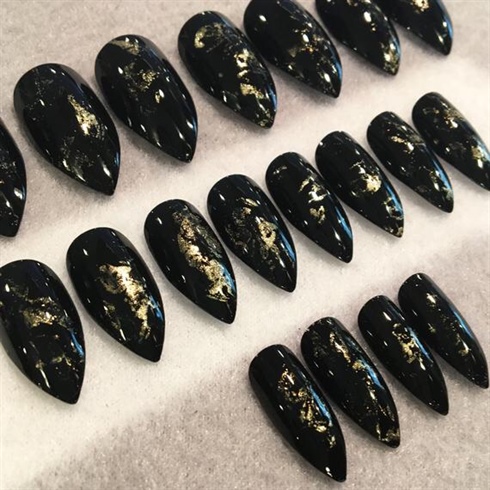 Black And Gold Nails 