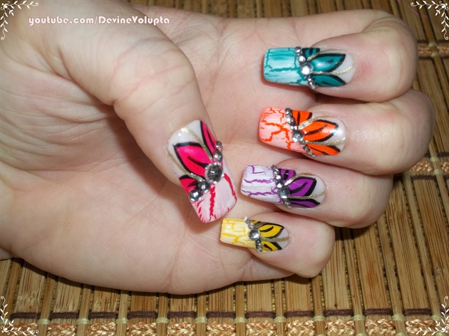 Bright Crackle Flower Nail Art