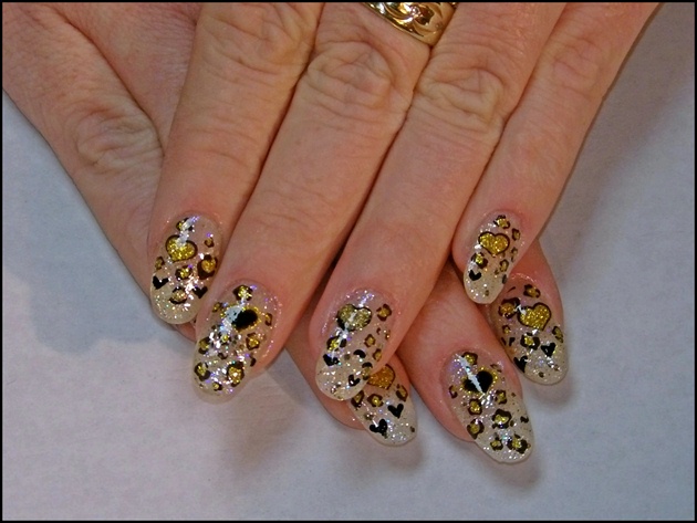 Gold Glitter Heart (Animal Print) Nails