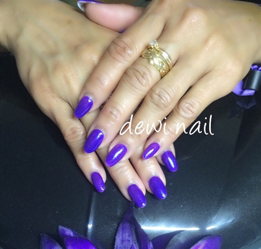 Purple Glitter Shellak Almond Nail
