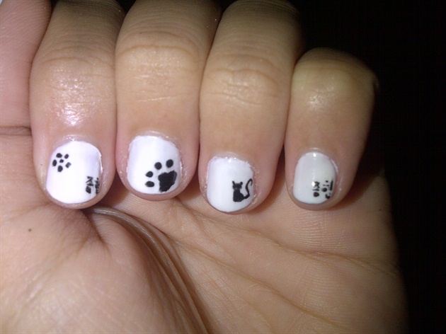 sexy and cute blalck and white nail art