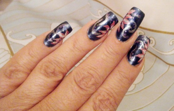 Magnetic polish with flowers