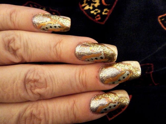 Abstract gold nails