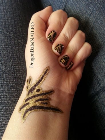 Golden Ink Nail Design