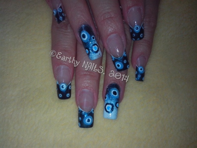 Dot blue nails