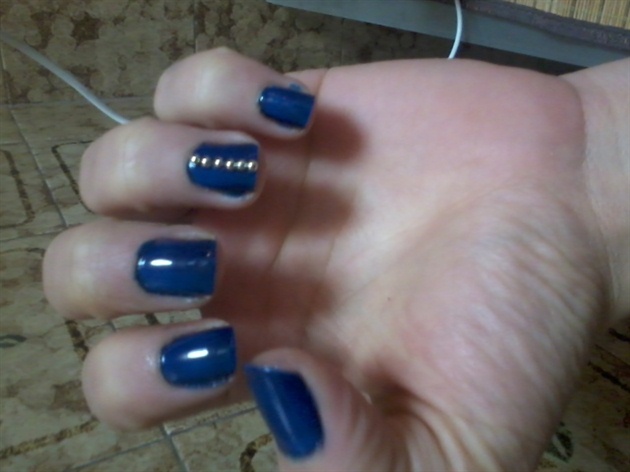 blue short nails