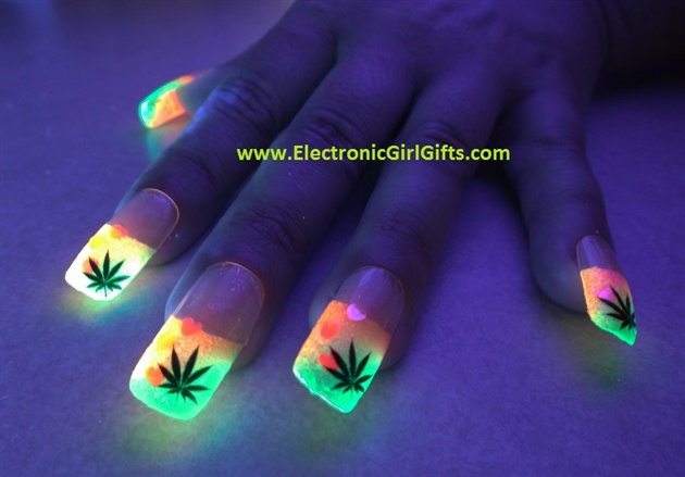 BiolumiNails - Pink/Green Cannabis Glow 